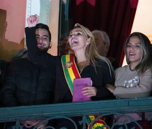 "Me dan pena los mexicanos", dice presidenta proclamada de Bolivia