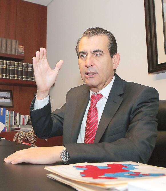 El senador Miguel Ángel Chico (PRI) dijo que el número actual de 500 diputados y 128 senadores retrasa la toma de decisiones y limita los consensos (ARCHIVO EL UNIVERSAL)