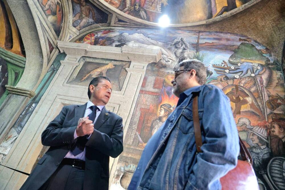 El alcalde de Coyoacán, Giovani Gutiérrez, recibió al titular de la Autoridad Educativa Federal, Luciano Concheiro Bórquez, con quien acordó desarrollar una agenda en rubros como rehabilitación de escuelas de educación básica. (Foto: especial)
