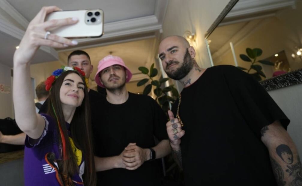 Tras victoria de Ucrania en Eurovisión: besos, abrazos y felicidad