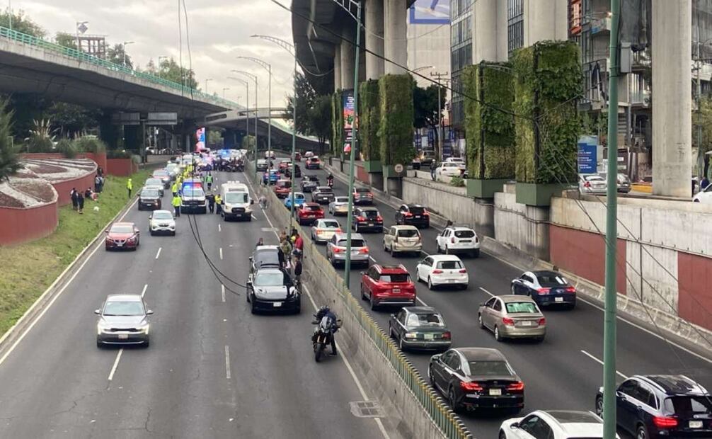 Tráfico en Anillo Periférico debido a accidente vial (10/11/2025). Foto: Juan Carlos Williams / EL UNIVERSAL