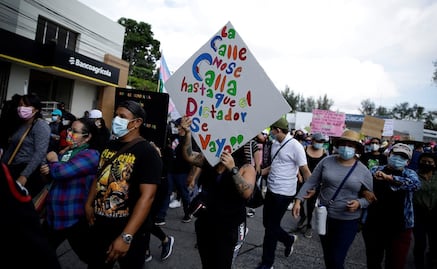 Protestan en El Salvador contra la reelección presidencial y el bitcoin