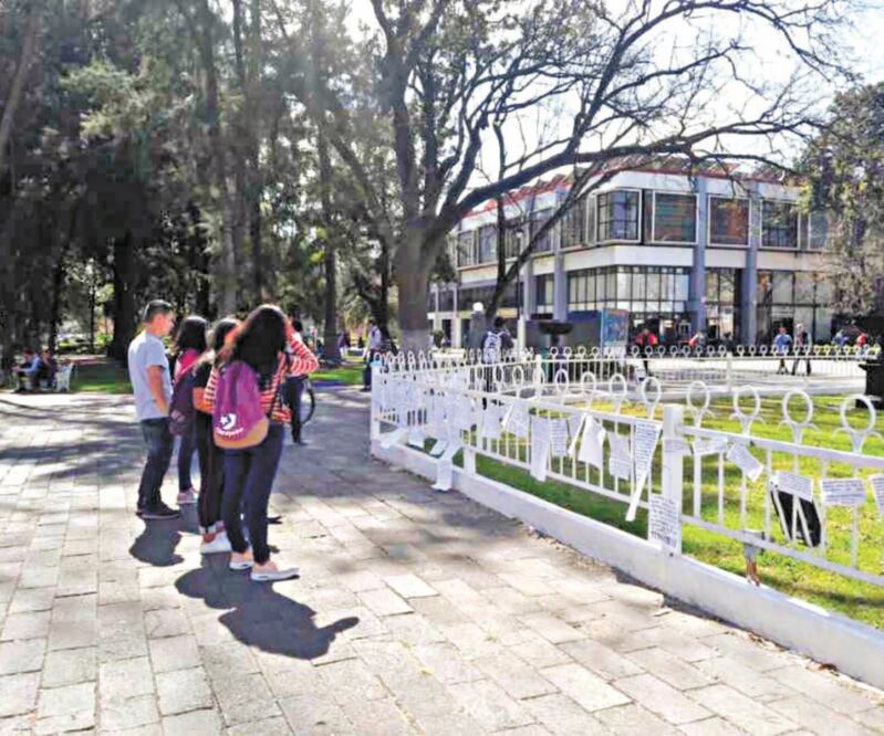 En enero pasado la comunidad universitaria colocó un tendedero con las denuncias sobre acoso sexual, pero la mayoría fueron anónimas. ESPECIAL