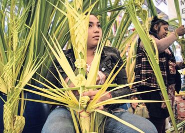 Venta de ramos de palma, una tradición familiar