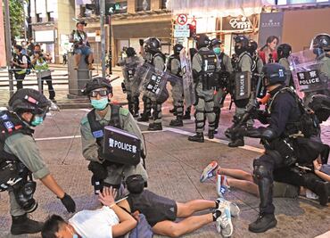 H. Kong: caen cientos en primer día de nueva ley