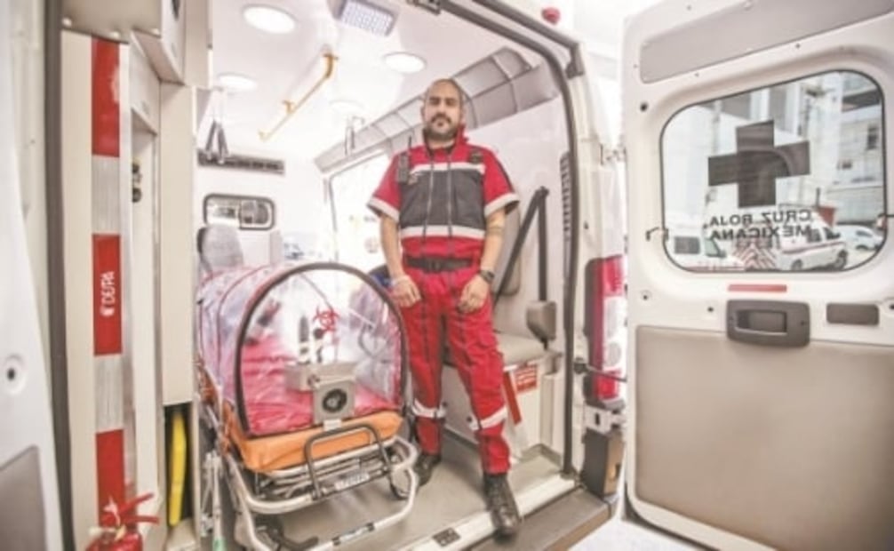 "Ni en el sismo vi tanto miedo", dice paramédico que atiende Covid-19