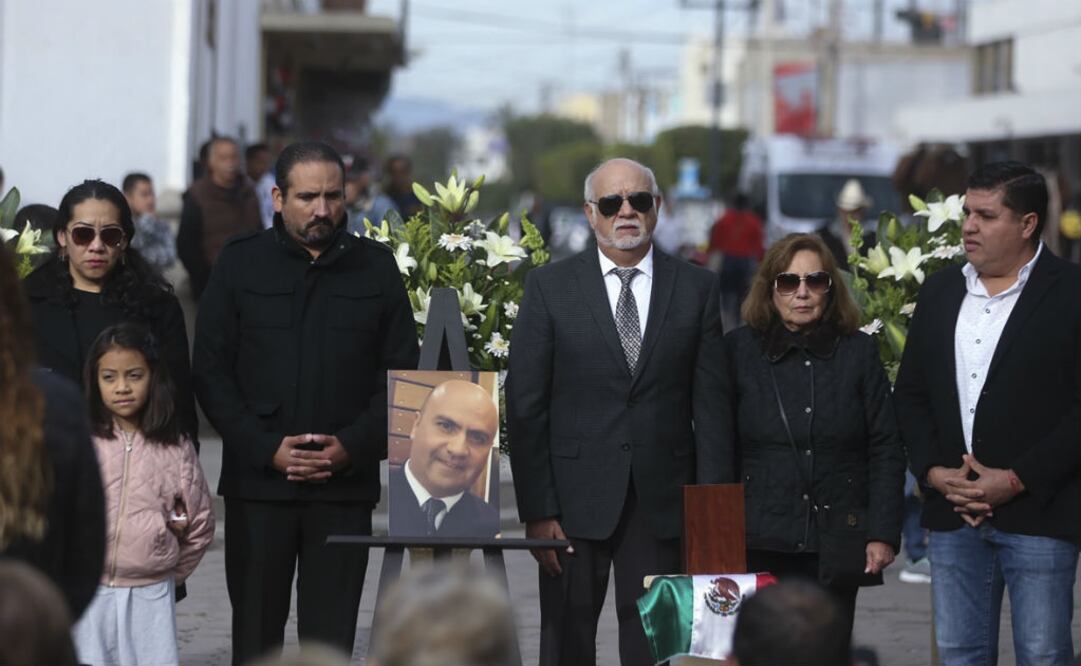 Homenaje en la Plaza principal del municipio de Ameca en Jalisco, al piloto Marco Antonio Tavera Romero. FOTO: CARLOS ZEPEDA | EL UNIVERSAL