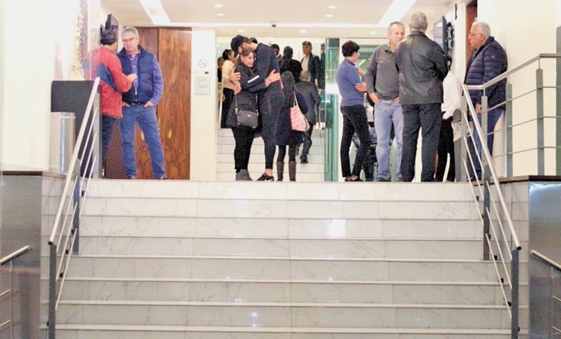 Autoridades y compañeros del gremio acompañaron en el velorio de los actores. FOTOS: GERMÁN ESPINOSA. EL UNIVERSAL