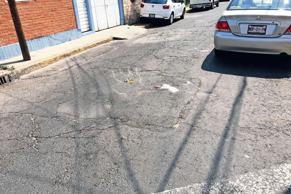 En un recorrido por el lugar donde este viernes asesinaron a un estudiante de la Prepa 3, EL UNIVERSAL observó que aún había rastros de sangre (EDUARDO HERNÁNDEZ. EL UNIVERSAL)