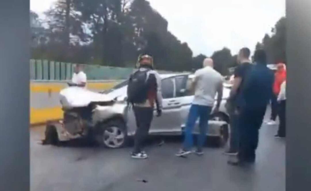 Accidente automovilístico en la autopista México-Cuernavaca en el kilómetro 35 con dirección a la Ciudad de México. Foto: Captura de video