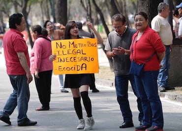 Retiran bloqueos intermitentes contra Metrobús en Reforma