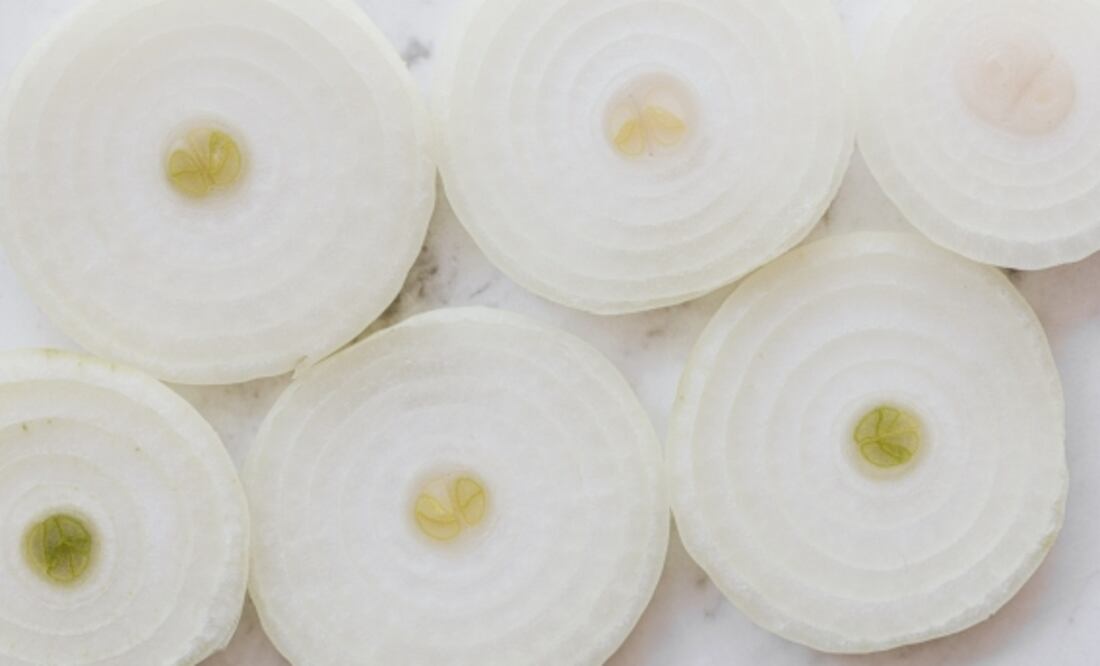 Cómo preparar shampoo de cebolla para prevenir la caída del pelo