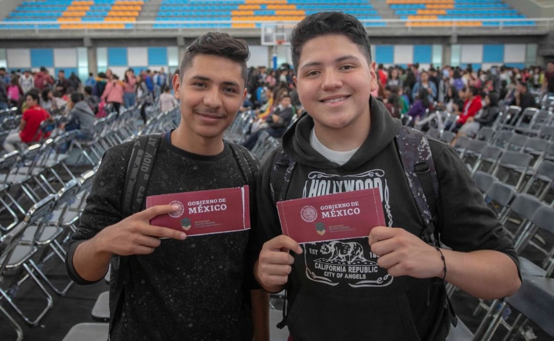 La Beca Jóvenes Escribiendo el Futuro, que beneficia a estudiantes de educación superior, abrirá su convocatoria en febrero de 2025, permitiendo el registro de nuevos beneficiarios en el Estado de México.
Foto: Captura de pantalla en youtube