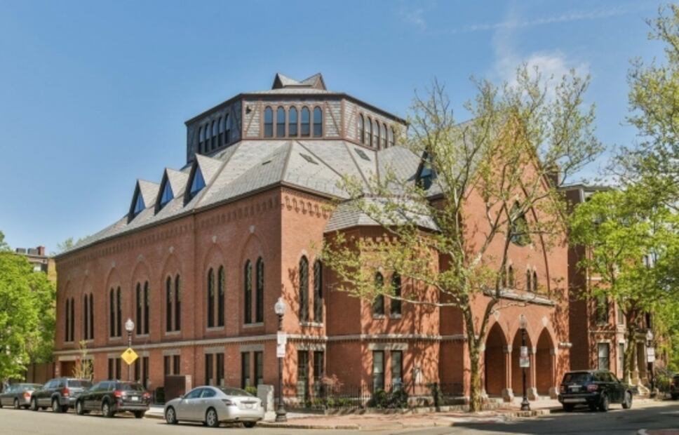 Ponen a la venta lugar de estacionamiento por más de 7 millones de pesos