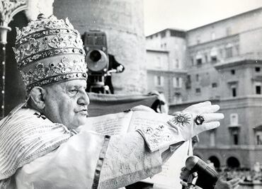 Así han anunciado las muertes de los Papas