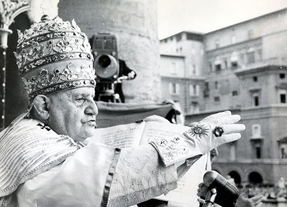 Así han anunciado las muertes de los Papas