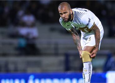 Dani Alves le da un giro de 180 grados a su vida y se entrega ahora a la fe cristiana