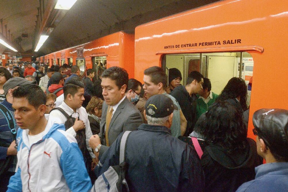 A través de las cámaras del Metro se identifica a las personas que se vio robando y se hace seguimiento de sus movimientos (CRISTOPHER ROGEL. EL UNIVERSAL)