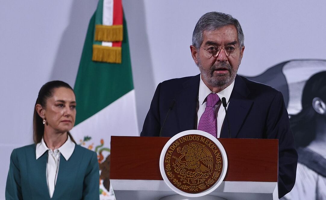 Juan Ramón de la Fuente destacó que el modelo humanitario de movilidad es el que están adoptando esas naciones. Foto: Berenice Fregoso/EL UNIVERSAL