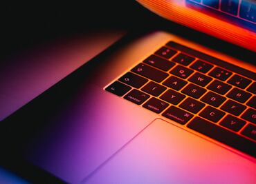 Qué le pasa a la laptop si siempre la dejas conectada