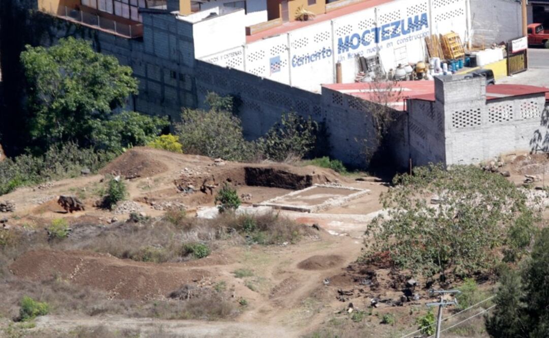 Un terreno de 3.6 hectáreas en Valle de Bravo se ha convertido desde hace dos años en punto de conflicto entre empresarios dueños del sitio (Alejandro Martí y Alejandro Aboumrad), autoridades locales y el INAH.  FOTO: LUIS CORTÉS / EL UNIVERSAL