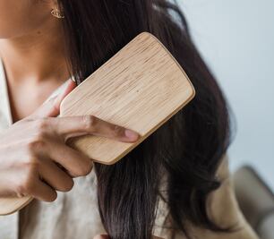 Cómo desenredar el pelo correctamente sin maltratarlo: 5 tips para decirle adiós a los nudos 