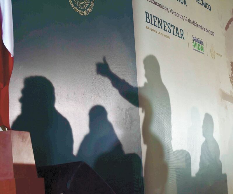 El presidente Andrés Manuel López Obrador apareció en una publicidad gubernamental empleada por la Secretaría de Bienestar, en la que se destacaron los logros de los programas, situación inconstitucional, según el TEPJF. Foto/ARCHIVO EL UNIVERSAL