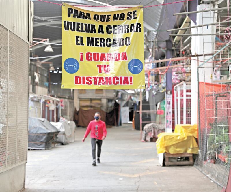 Autoridades informaron que se sanitizó el mercado en al menos tres ocasiones y que además se aplicarán medidas deprevención más estrictas, como impedir el paso a niños, adultos mayores y mujeres embarazadas. ADRIANA HERNÁNDEZ. EL UNIVERSAL