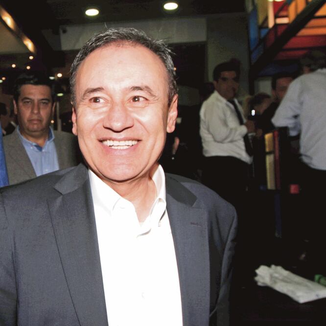 El próximo secretario de Seguridad Pública, Alfonso Durazo, acudió a una reu n ió n con el futuro gabinete del presidente electo, Andrés Manuel López Obrador. Foto: CARLOS MEJÍA. EL UNIVERSAL