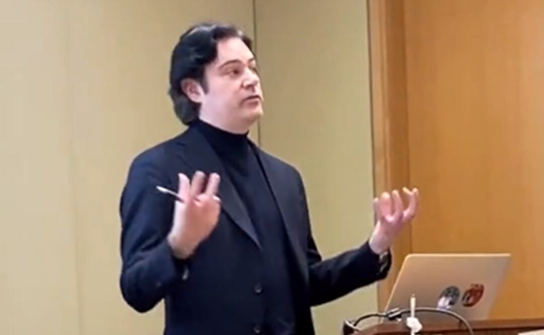 Aurelio Nuño dando clases en Harvard. Foto: Twitter @aurelionuno