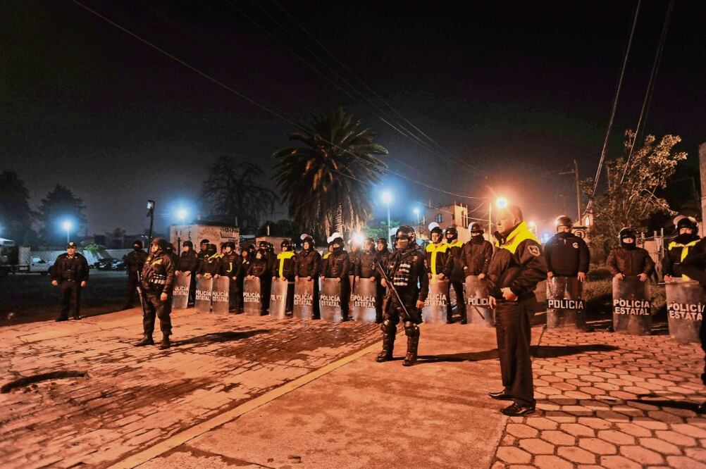 El jueves, al filo de la media noche, pobladores de Santa María Maquixco, en Teotihuacán, retuvieron a dos presuntos secuestradores (LUIS CARBAYO. CUARTOSCURO)
