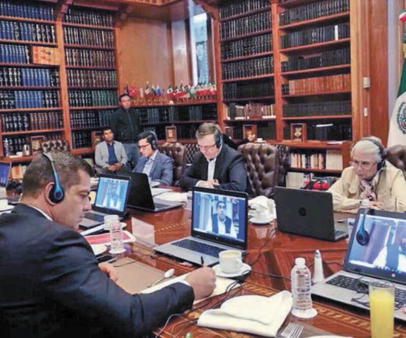 Olga Sánchez Cordero, secretaria de Gobernación, y Marcelo Ebrard, de Relaciones Exteriores, fueron algunos de los funcionarios federales que participaron en la reunión virtual con 11 gobernadores del país. TOMADA DE TWITTER