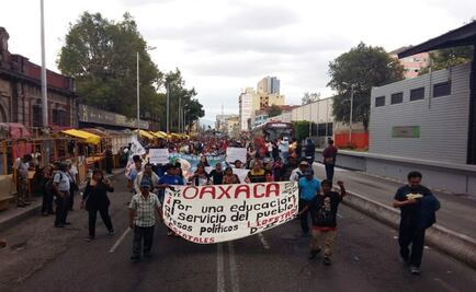 Maestros marchan a Televisa por hechos en Nochixtlán