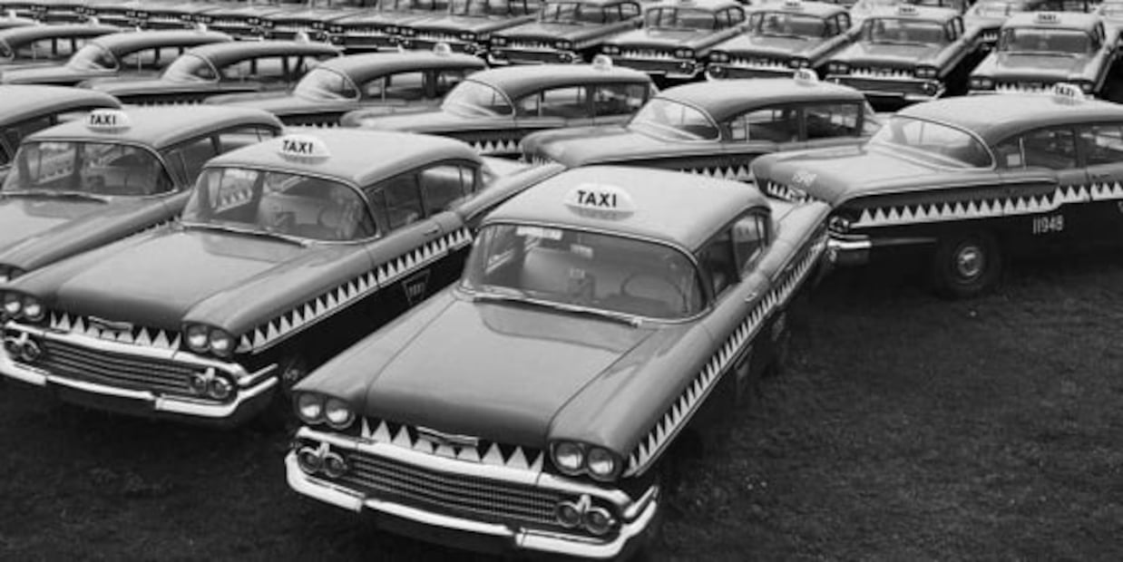 La historia de los taxis en la CDMX, de “fotingos” a los famosos Vochos