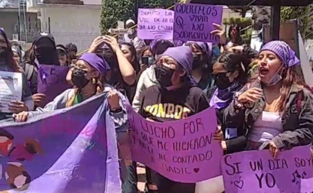"Estado corrupto por tu culpa estoy de luto"; feministas bloquean la México-Cuautla por asesinato de una mujer 