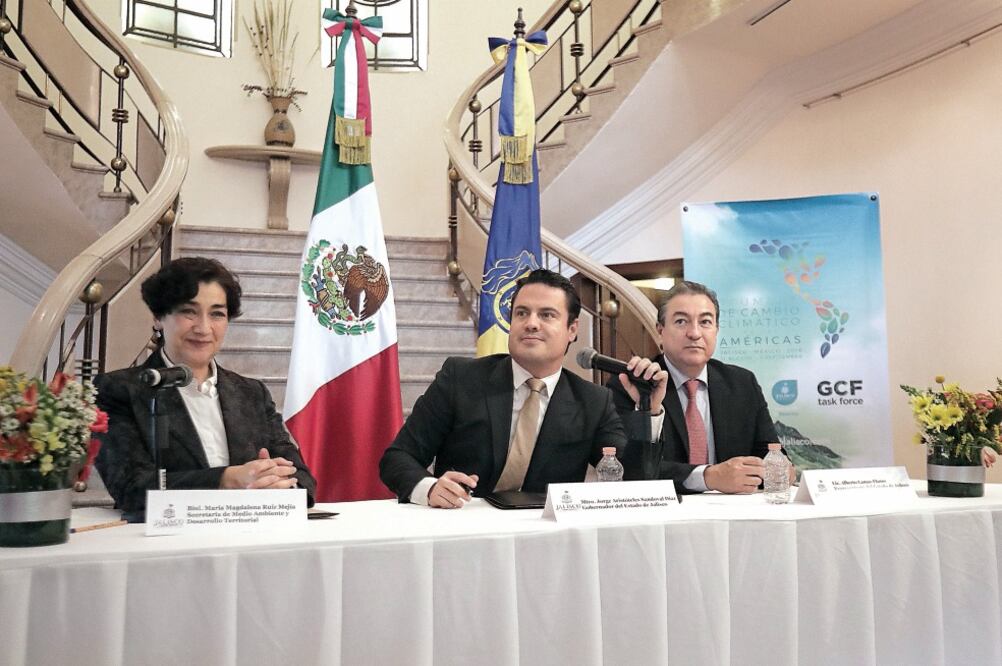 El gobernador (al centro) indicó que habló con Enrique Alfaro para conocer su versión de los hechos, pero él se negó a hablar 