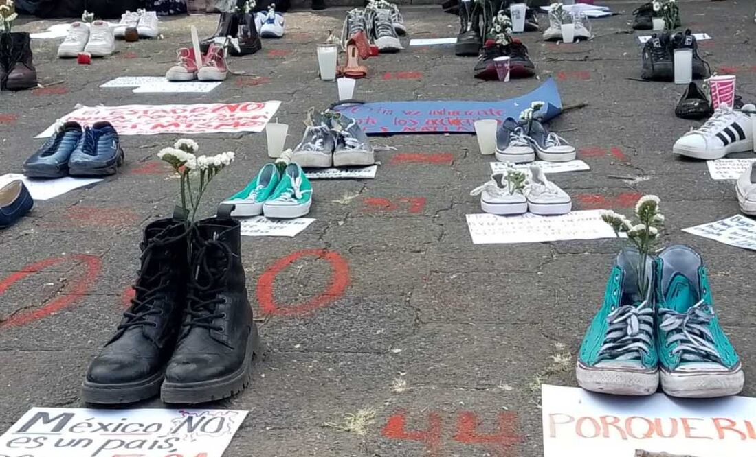 Estudiantes de la FES Acatlán de la UNAM realizaron un memorial para desaparecidos en Teuchitlán, Jalisco (19/03/2025). Foto: Rebeca Jiménez / EL UNIVERSAL
