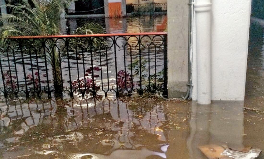 El agua subió 30 centímetros en el palacio municipal de Atizapán y en las colonias El Potrero, Rincón de la Montaña, Calacoaya y La Cañada (ESPECIAL)