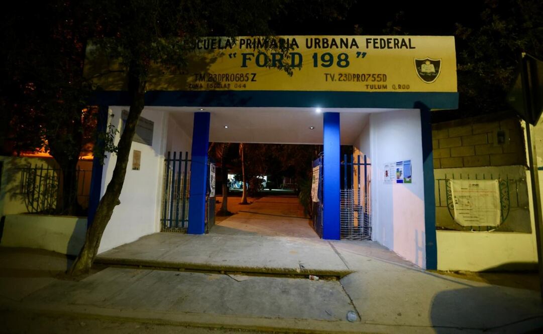 La escuela Primaria “Ford 198”, ya está listo con veinte colchones por salón, en un espacio de seis aulas. Foto: Valente Rosas | El Universal