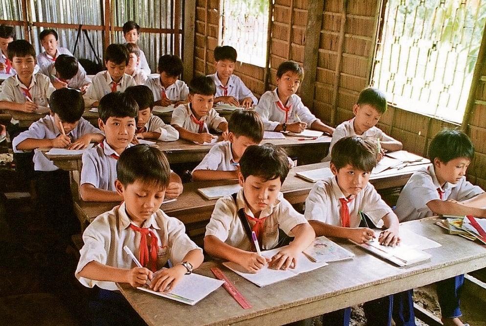 Las escuelas vietnamitas, a diferencia de las de otros países en desarrollo, han mejorado con el tiempo, y todo ha sido gracias a los maestros, afirma The Economist. Foto: Richard Vogel / Archivo / AP