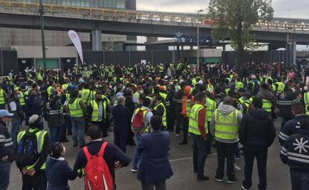 Autoridades de CDMX y empleados de aerolínea acuerdan diálogo; abren un carril de Circuito