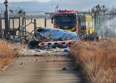 VIDEO: Así fue el momento en que el avión de Jeju Air se estrella en Corea del Sur; iban 181 personas a bordo