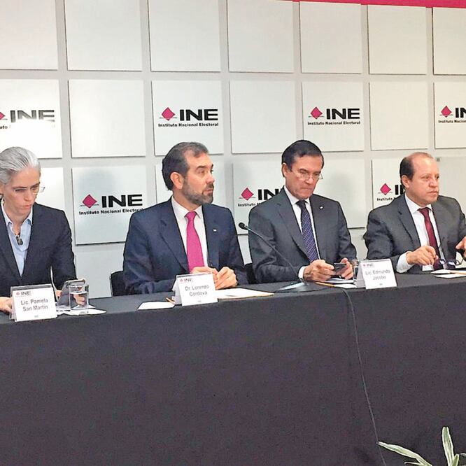 Consejeros del INE encabezados por su presidente, Lorenzo Córdova, detallaron que acordaron con líderes de partidos garantizar la paz electoral. TOMADA DE TWITTER DEL INE