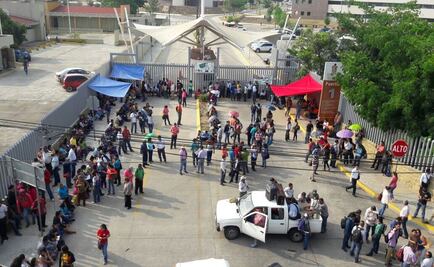 Inician maestros bloqueos en oficinas de gobierno en Oaxaca