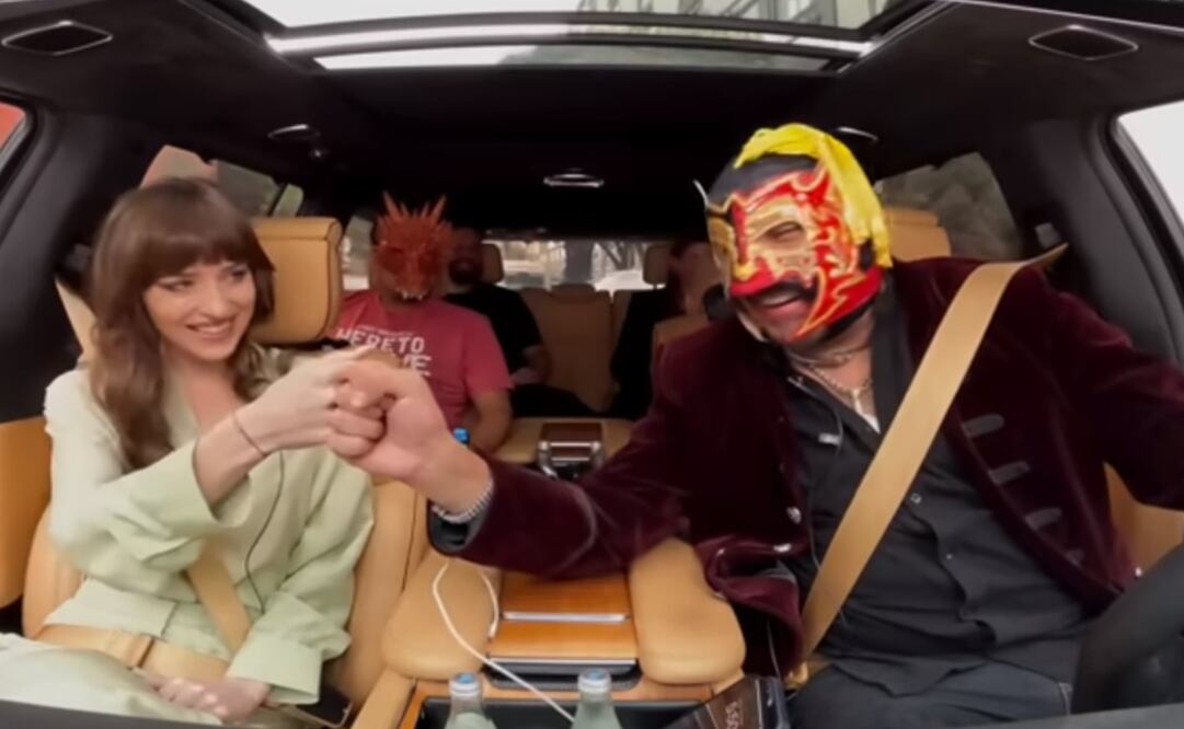 Dakota Johnson y el Escorpión Dorado. Captura vía Youtube.