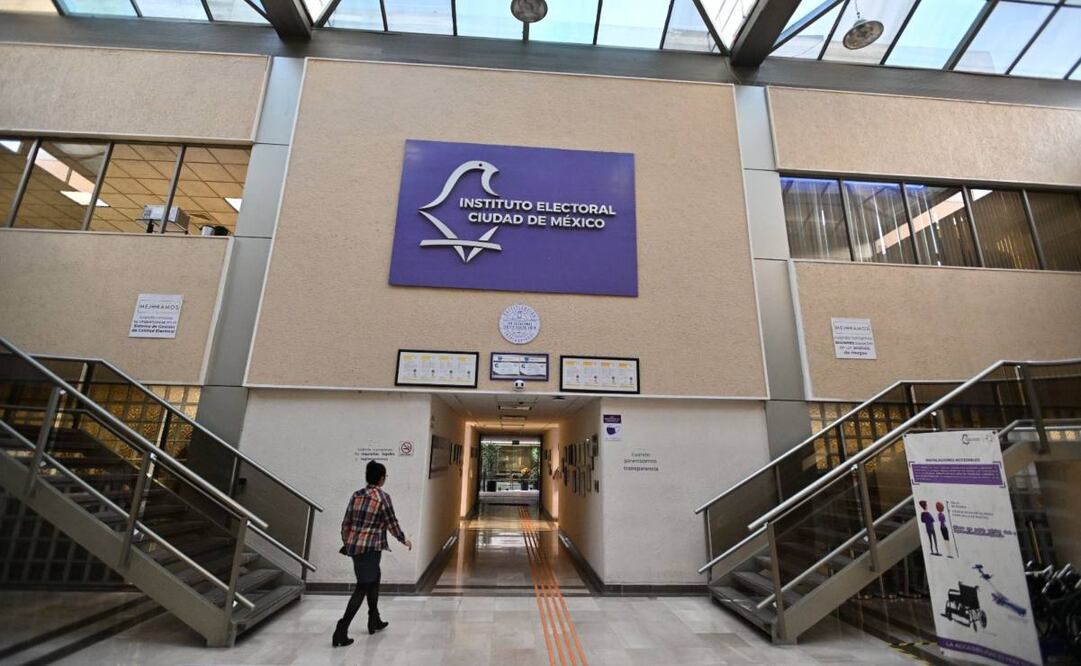 Se llevaron a cabo ejercicios prácticos sobre el uso de la aplicación móvil ‘Apoyo Ciudadano - INE’ y el portal web. Foto: Especial