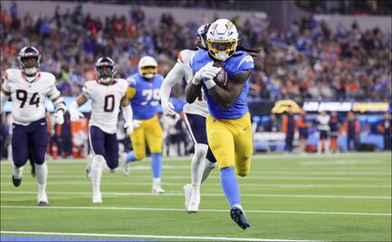 Chargers remontan ante Broncos y se enfilan a los playoffs; Cameron Dicker hizo historia