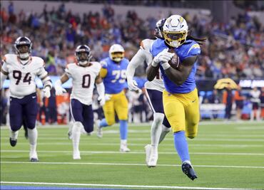 Chargers remontan ante Broncos y se enfilan a los playoffs; Cameron Dicker hizo historia