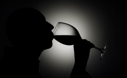 Con cada semana de encierro aumenta el consumo de alcohol: estudio