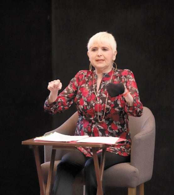 Maribel Guardia porta canas y años con orgullo